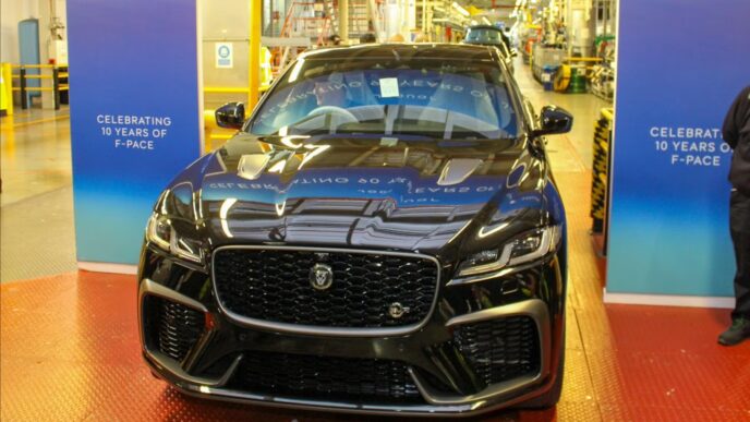 Jaguar F-Pace SVR финал