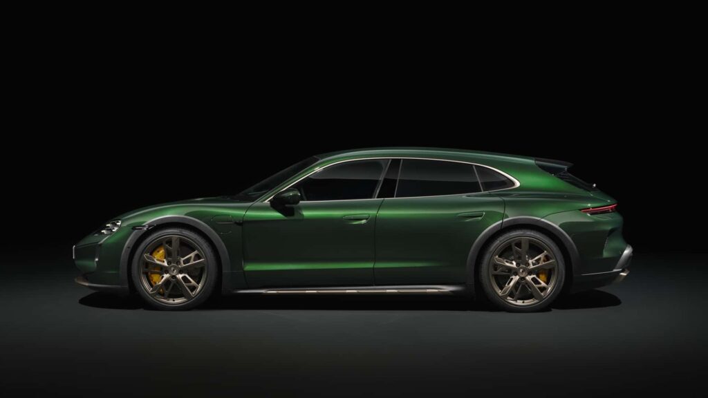 Porsche Taycan Cross Turismo 1